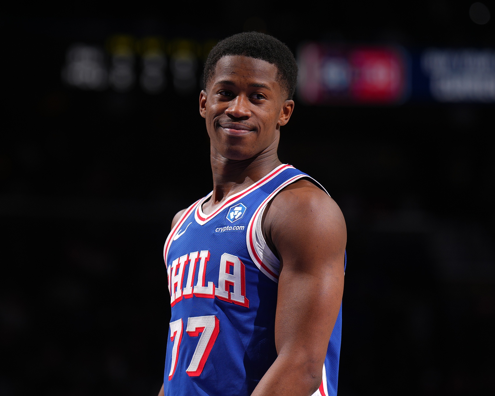 亚博-白热化！恩比德助攻埃奇库姆三分命中 76人追到2分